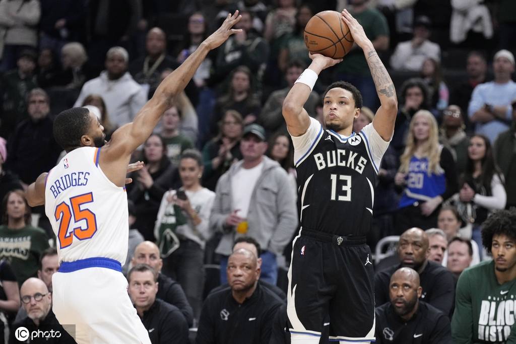 布伦森27+7唐斯17+13 尼克斯7人上双轻取雄鹿